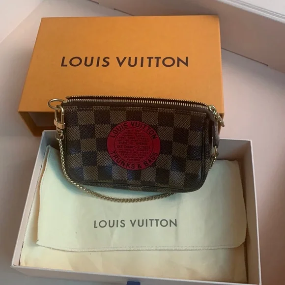 Sold♥️LV Mini Pochette - Limited Edition♥️ - Picture 3 of 12